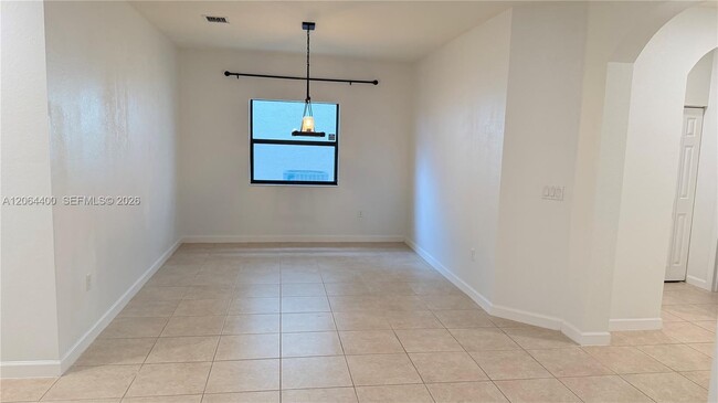 Building Photo - 737 SE 37th Pl