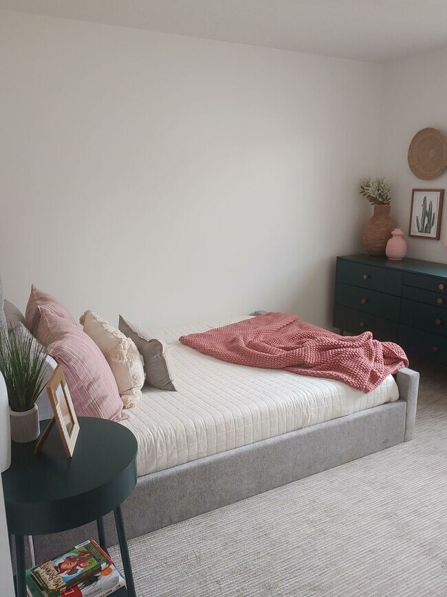 Building Photo - Townhome with Rooftop Balcony in Prime American Fork Location