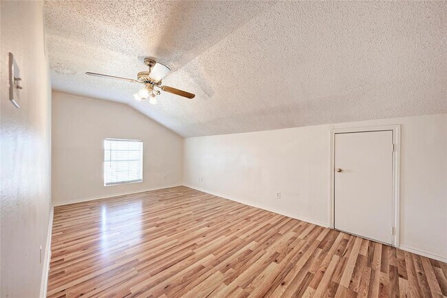 Building Photo - 2401 Leon St