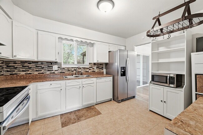 Building Photo - $1,895.95, 3-bed, 2-bath, located in Colorado Springs with Central AC.