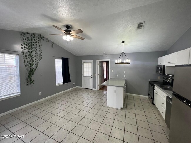 Building Photo - 5731 Pinetree Ave
