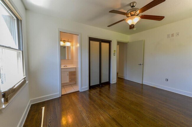 Building Photo - 2014 Woodvine Dr