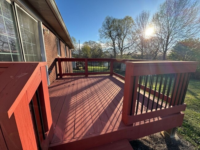 Building Photo - Move-in Ready!