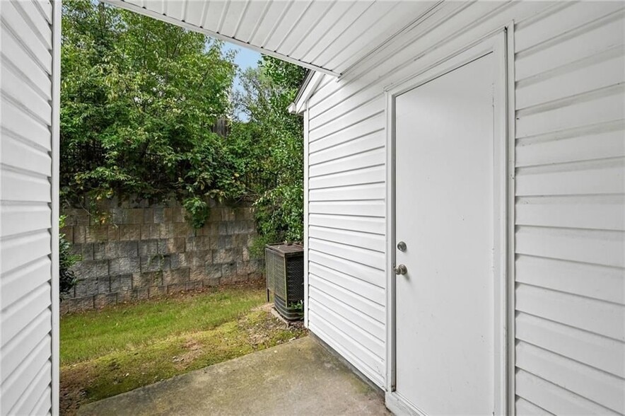 Building Photo - 725 Crestwell Cir