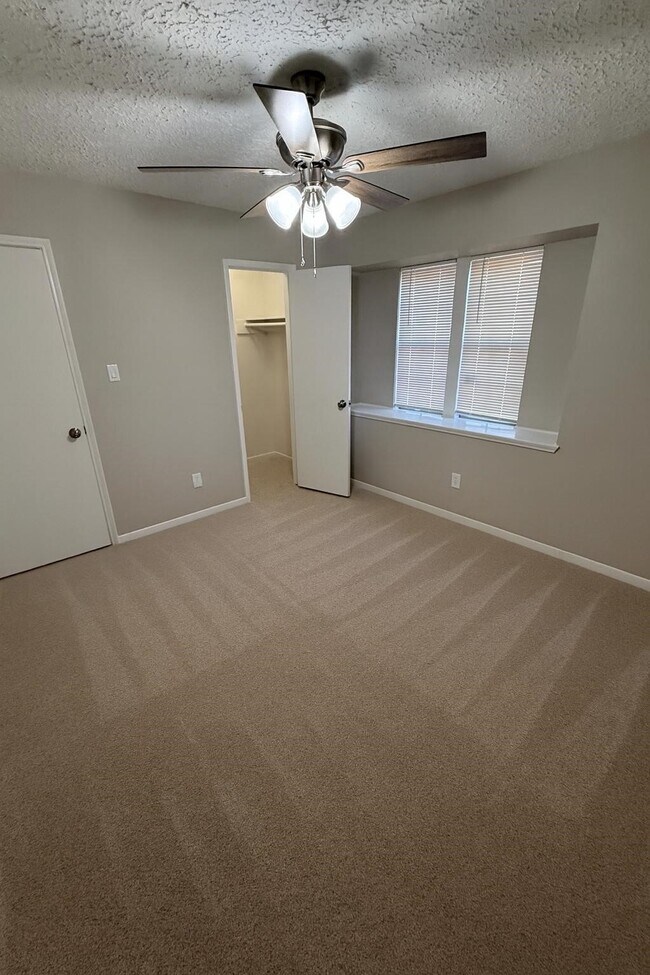 Building Photo - 1315 Tiny Tree Dr