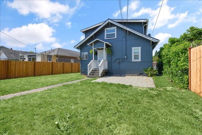 Building Photo - 1511 McDougall Ave