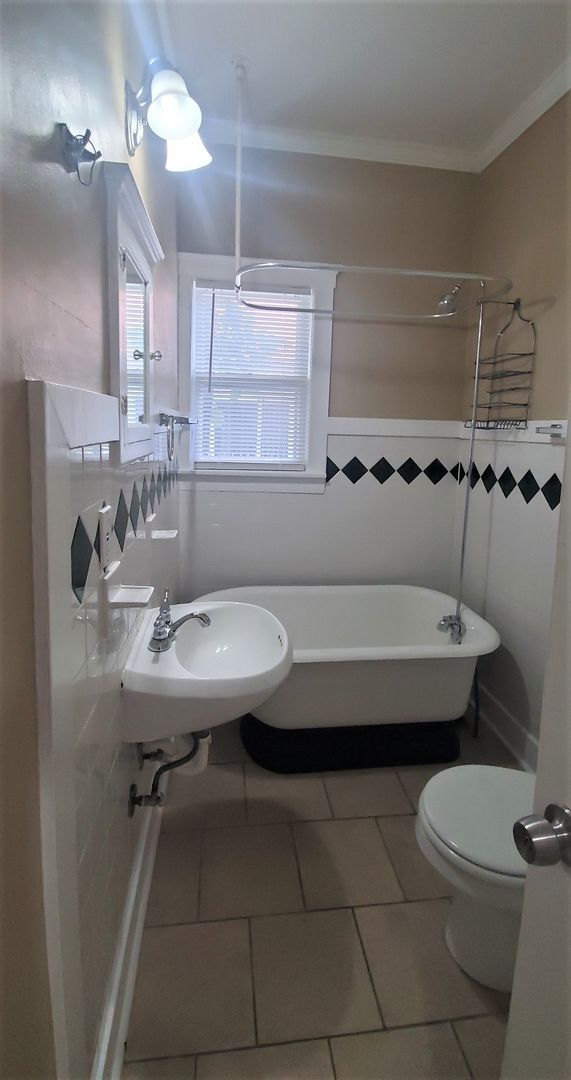 Building Photo - 2351 NW 18th St