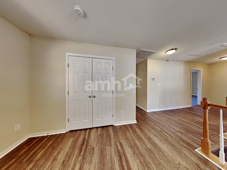 Building Photo - 5716 Running Fox Ln