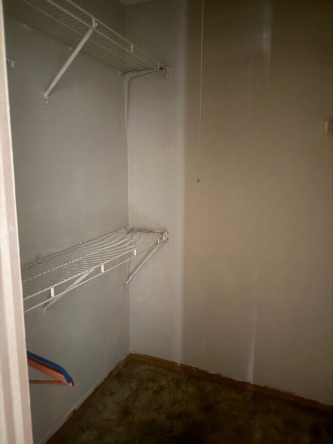 Building Photo - 323 Sherborne Ln