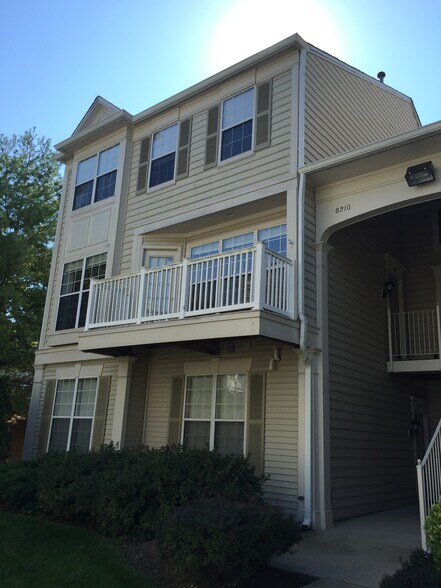 Building Photo - 8210 Catbird Cir