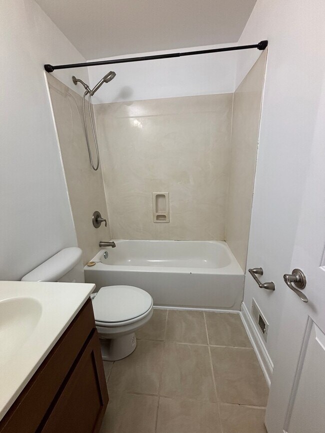 Building Photo - 2 Bedroom Townhome walking distance to Plaza Midwood.