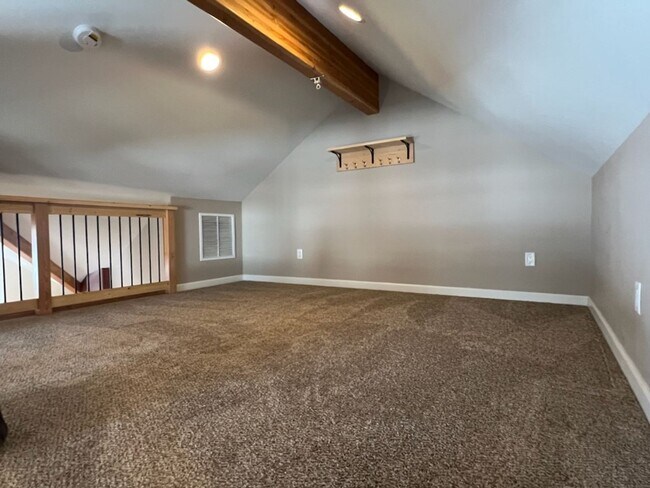 Building Photo - 215 W Whitman St