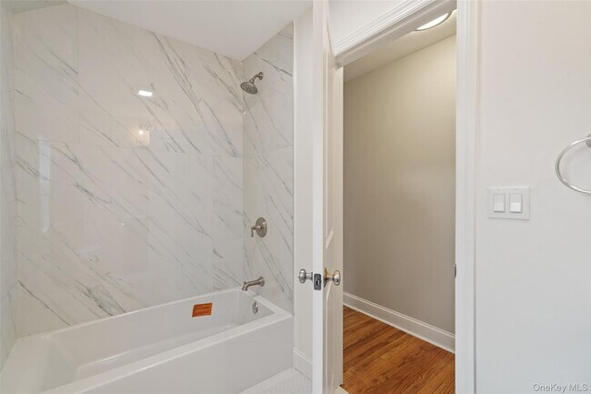 Building Photo - 790 Hardscrabble Rd