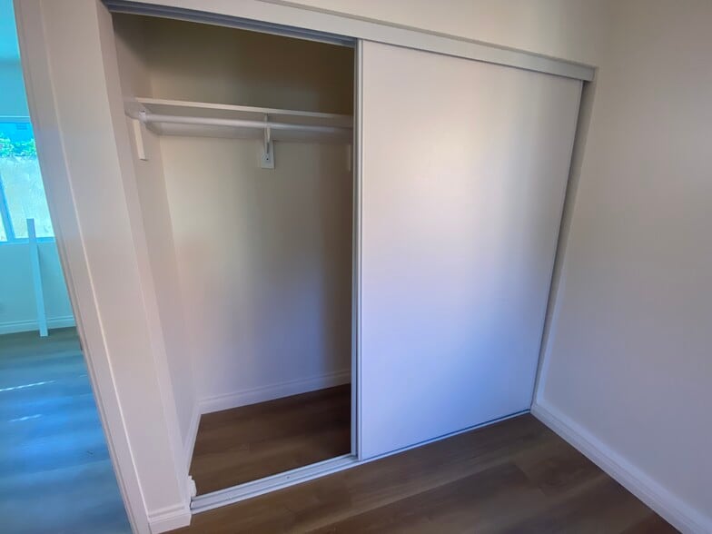 Closet - 2425 N Parish Pl