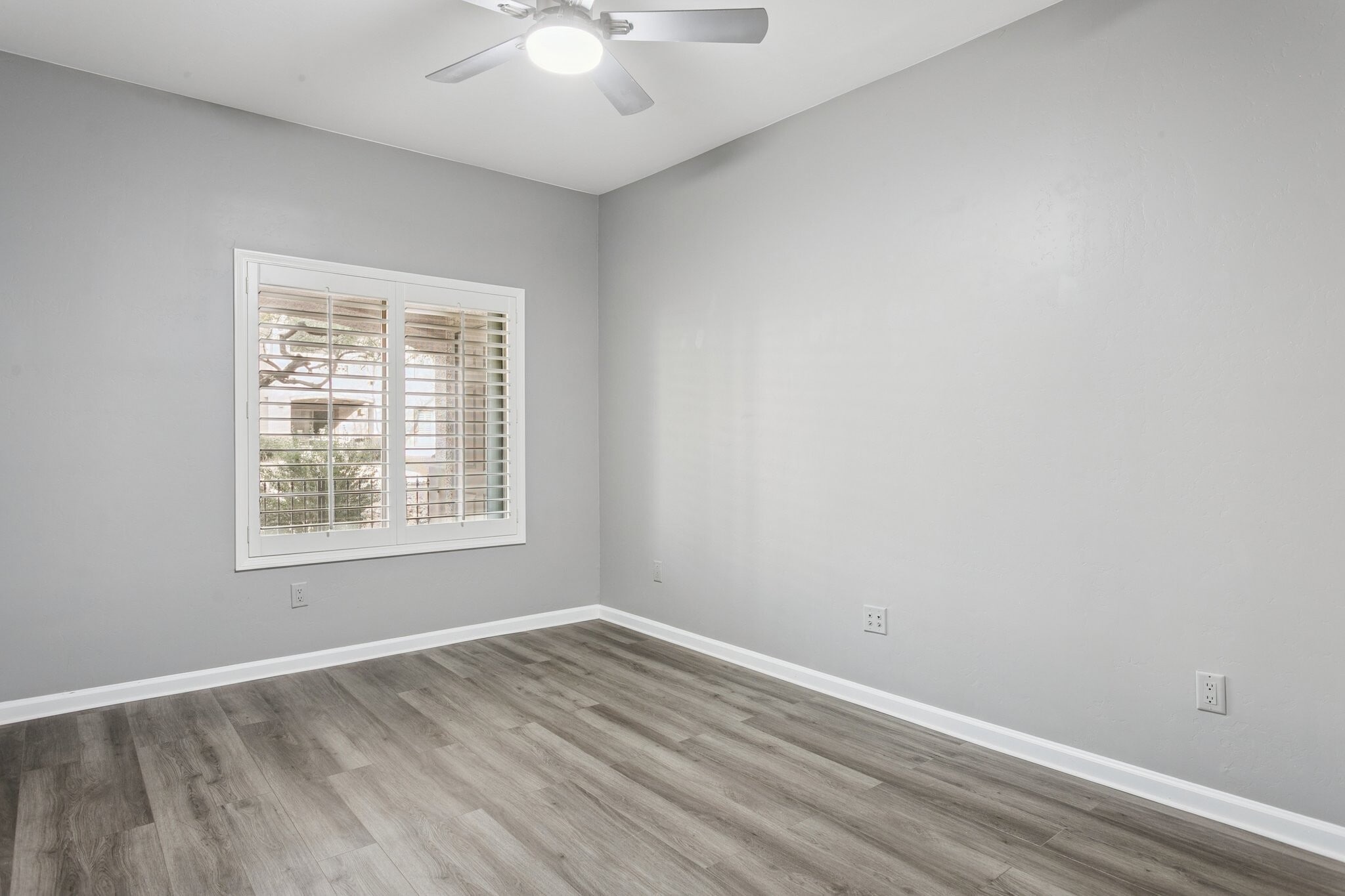 Building Photo - 14000 N 94th St