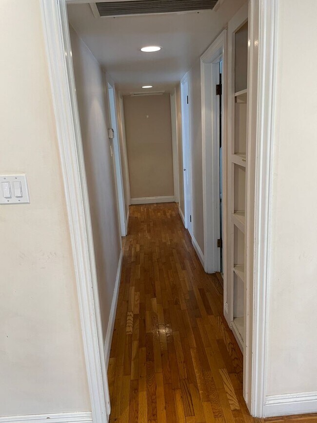 Building Photo - California Ranch Home in the Heart of Lomita