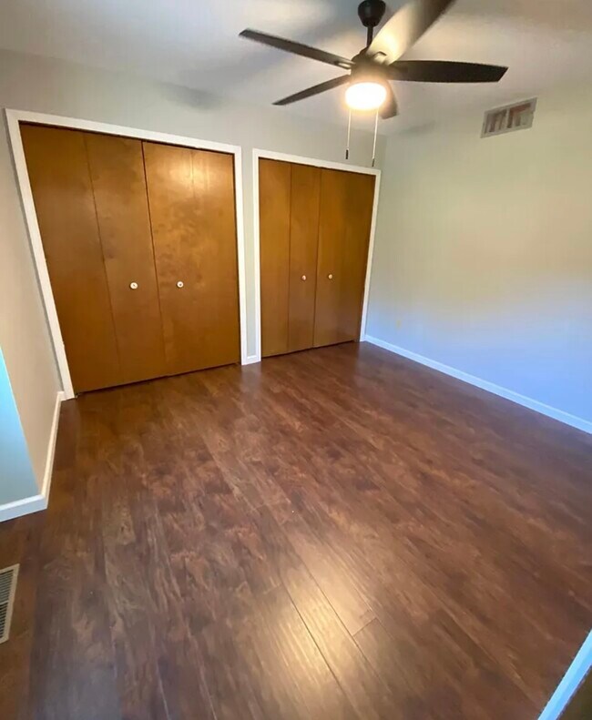 Building Photo - 3101 E Stoll Rd