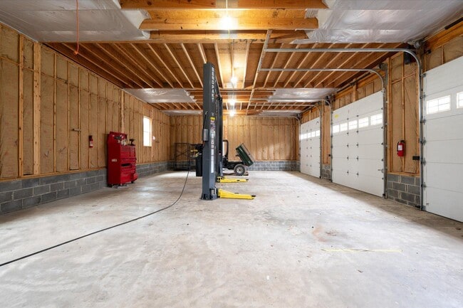 Building Photo - 2942 S Haven Dr