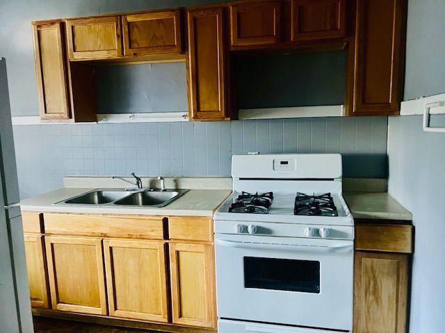 Building Photo - 7828 S Ellis Ave