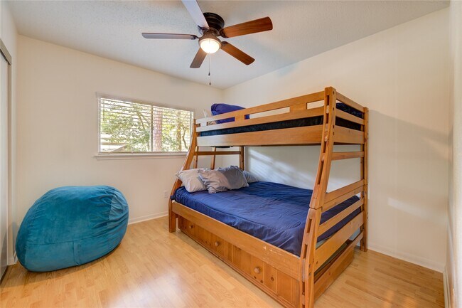 Building Photo - 56 E Village Knoll Cir