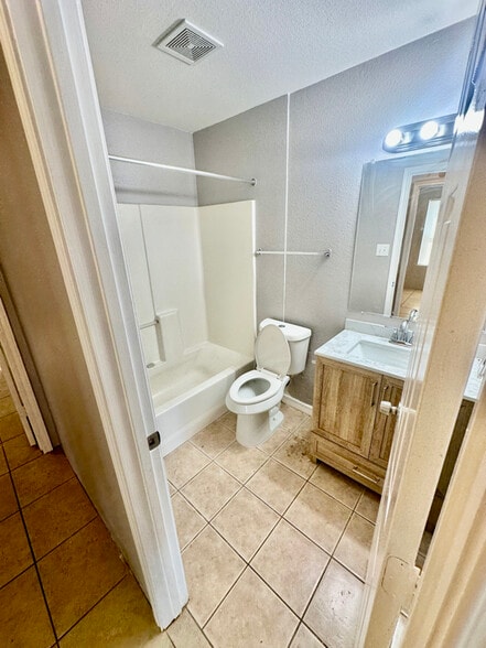 Building Photo - 7363 Golf Vista Blvd