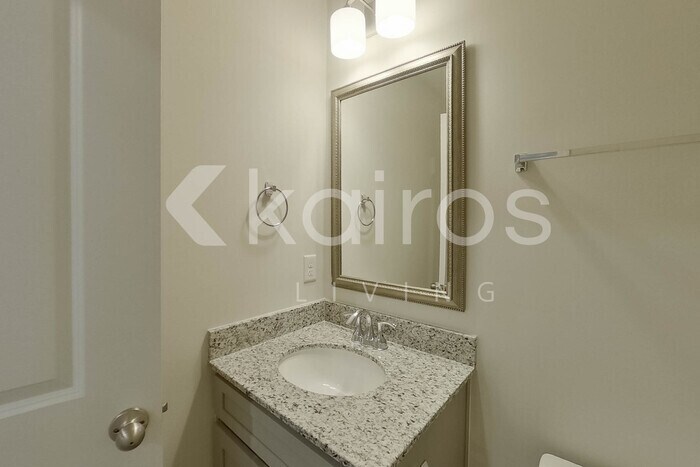 Building Photo - 2553 Banyan Cir
