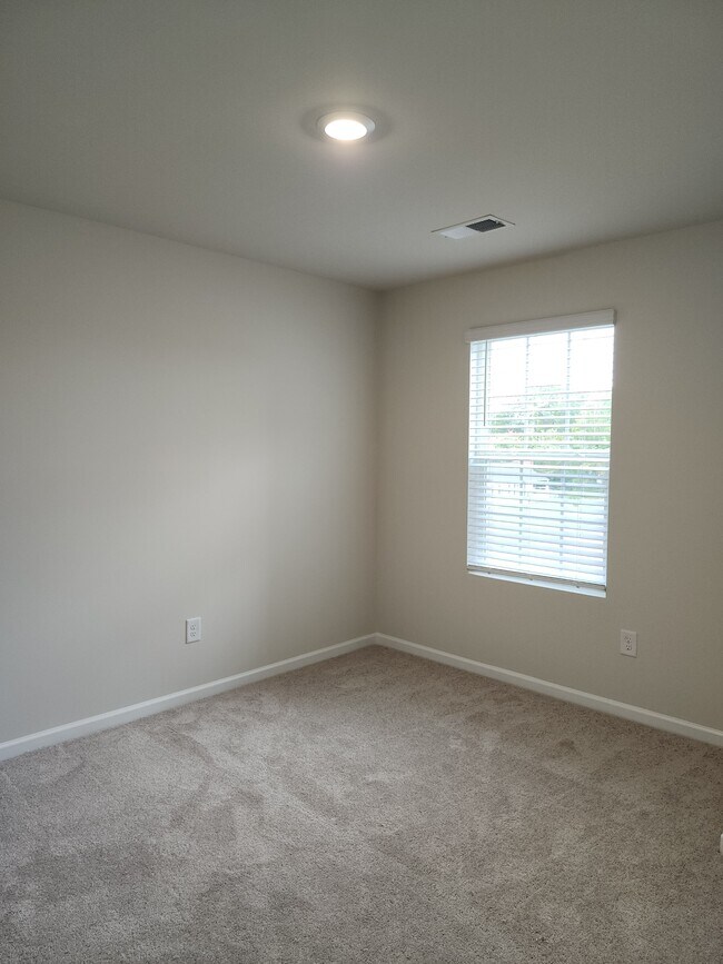 Building Photo - 708 Peyden Ln