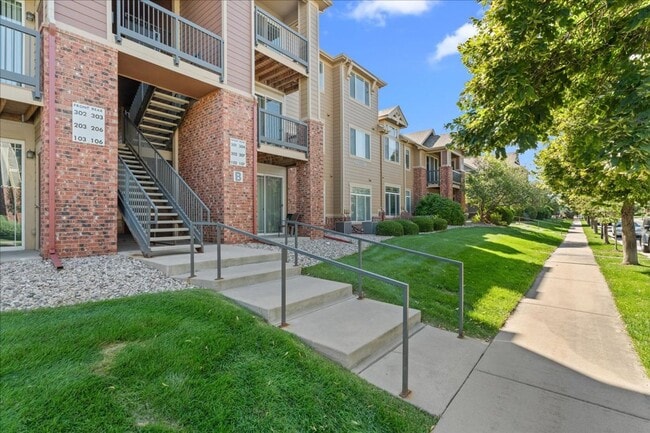 Building Photo - Beautiful 2 Bed 2 Bath Condo in Central Fo...