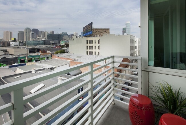 Building Photo - Full Service Luxury Living w/Downtown View...