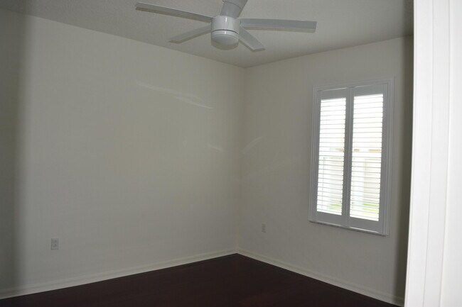 Building Photo - 901 SW Haleyberry Ave