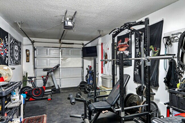 Building Photo - 3712 La Cuesta Dr