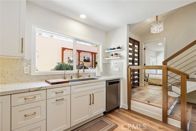 Building Photo - 2425 Vista Hogar