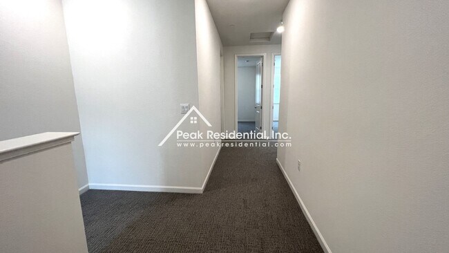 Building Photo - Newer 3bd/2.5ba North Natomas Townhouse with 2 Car Garage!