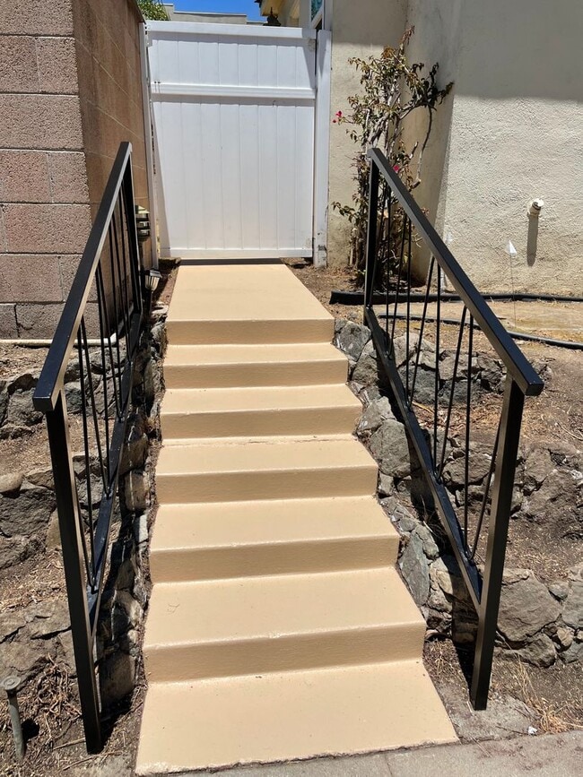 Building Photo - Corner lot home on a classic tree lined Beverly Hills street