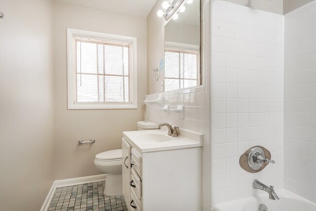 Building Photo - 224 Tanglewood Cir NE