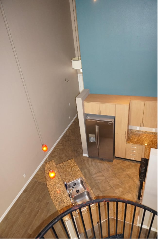 Building Photo - Spacious Condo in East Village area