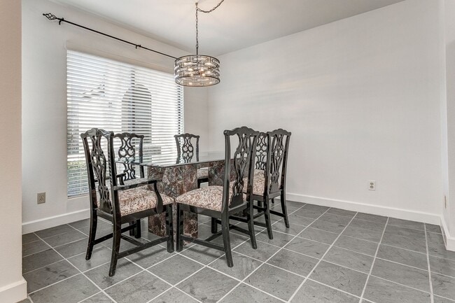 Building Photo - TCU / Medical District Townhome