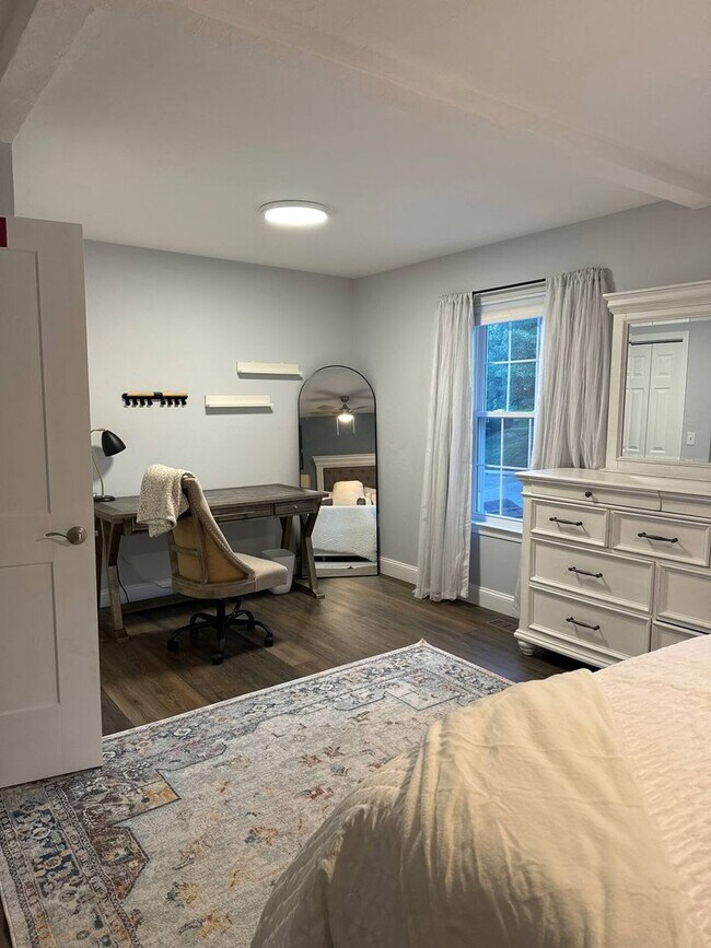 Building Photo - 3 Bedroom 3 Bathroom - Short Term Lease