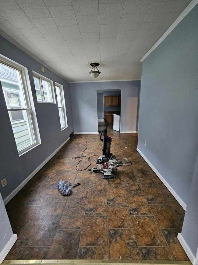 Building Photo - 652 E 4th St