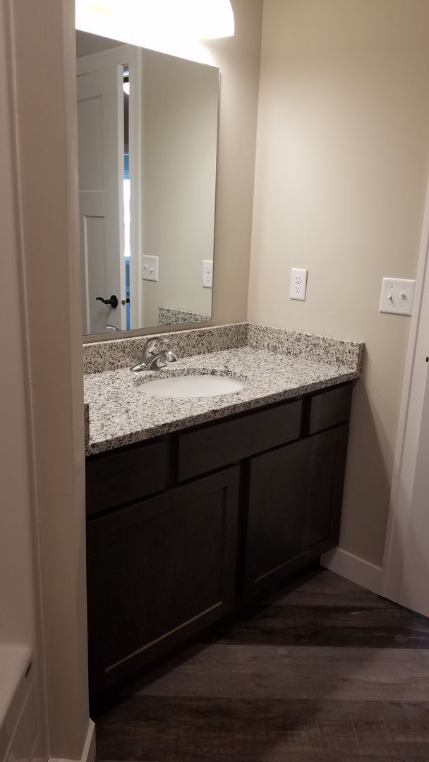 Building Photo - Beautiful 3 Bedroom Townhome
