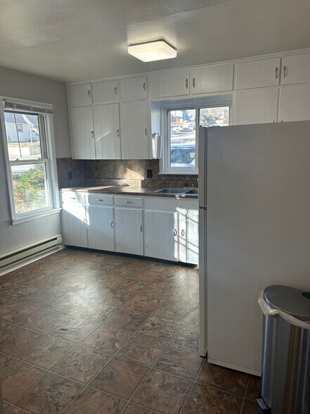 Building Photo - 816 Alder St