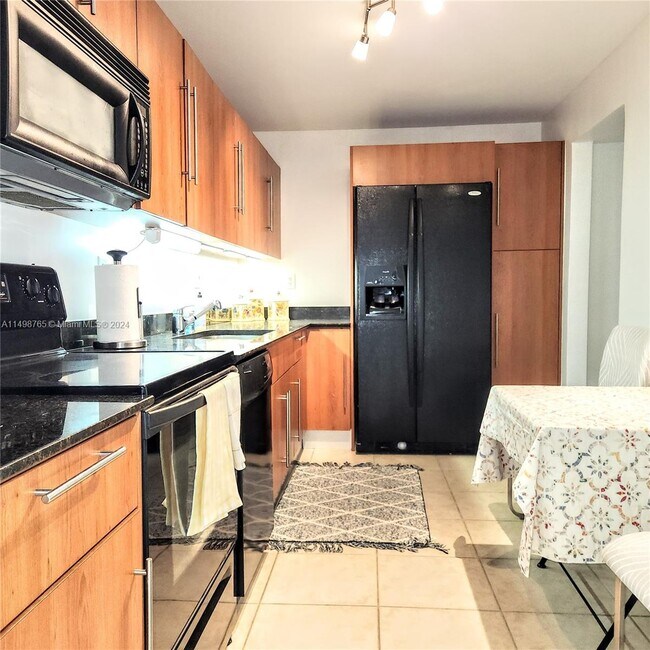 Building Photo - 3000 S Ocean Dr