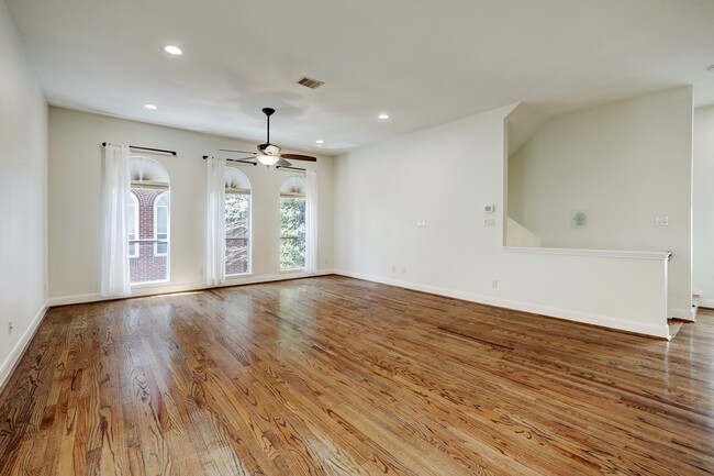 Building Photo - 5322 Nett St