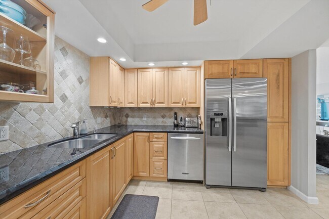Building Photo - 2860 S Ocean Blvd