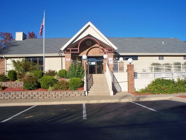 Building Photo - Spacious and Open 2 Bedroom 2 bath apartment/condo, Branson MO