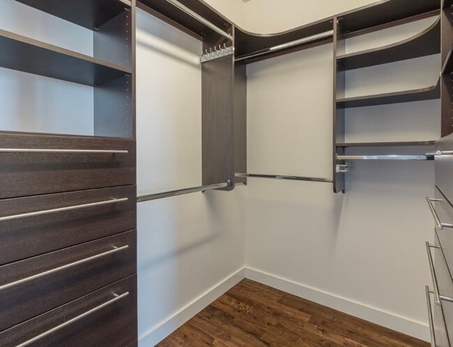 Building Photo - Incredible 1Bd/1Ba Fully Furnished Condo in the Pearl!!!! Corner Unit with Spectacular Views & Ga...