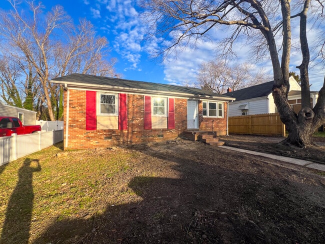 Building Photo - 329 Summit St