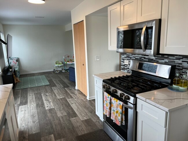 Building Photo - 1327 Fox Chase Dr