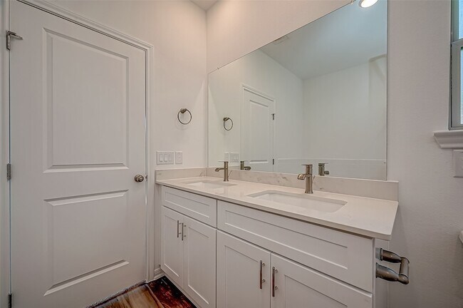 Building Photo - 7134 Glennwick Grv Ln