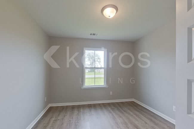 Building Photo - 201 Western Red Cedar Dr
